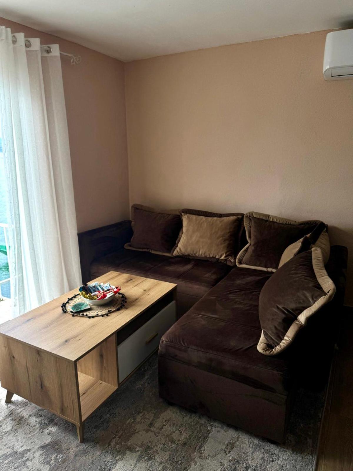 Lakeside Harmony Apartment Golubovci Eksteriør billede